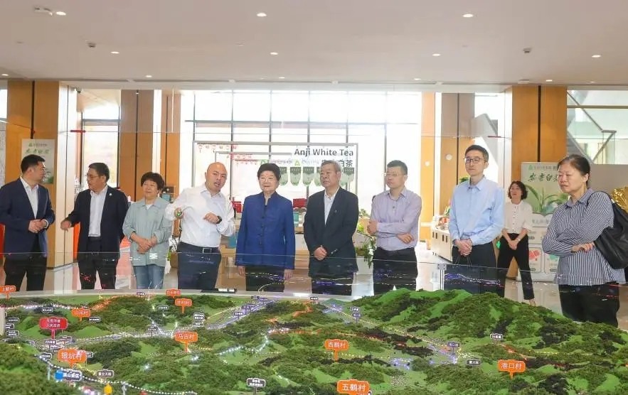 中国关工委主任顾秀莲在浙江调研